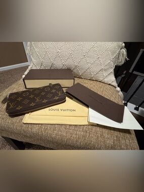 ⭐️ Authentic LV Louis Vuitton Monogram Zippy Wallet W/ Original Receipt ⭐️